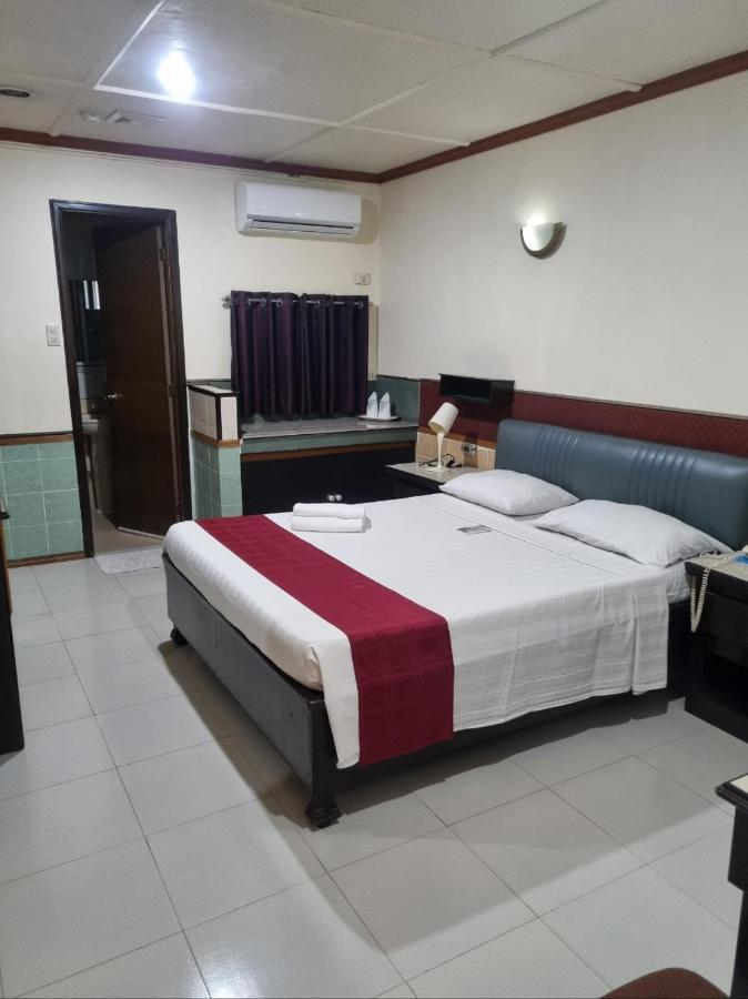 Clark Angeles Tiger Hotel 外观 照片