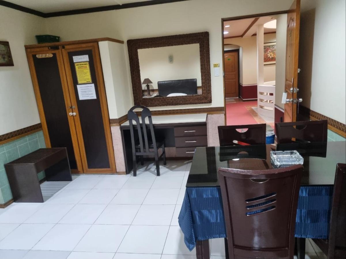 Clark Angeles Tiger Hotel 外观 照片
